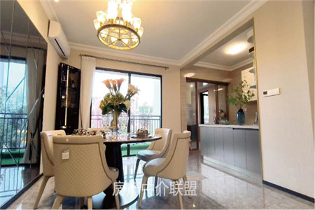 新东岳嘉苑B区2室2厅1卫66万90m2中档装修出售